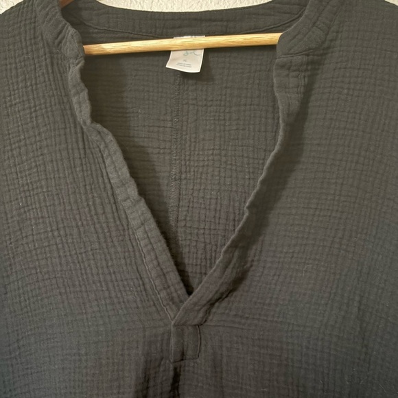 Kona Sol Black Slub Cotton with 3/4 Sleeves Coverup. Front Pockets, Split Neck. - Picture 6 of 12